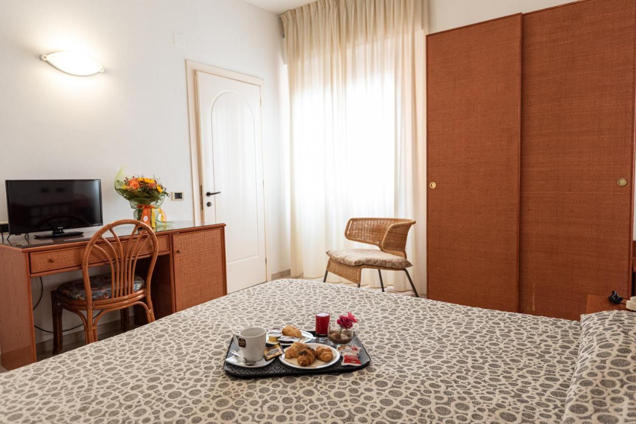 Hotel Il Delfino サン·ヴィンチェンツォ エクステリア 写真